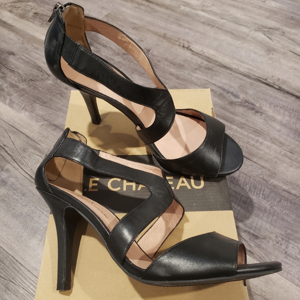 Le Chateau Black shoes